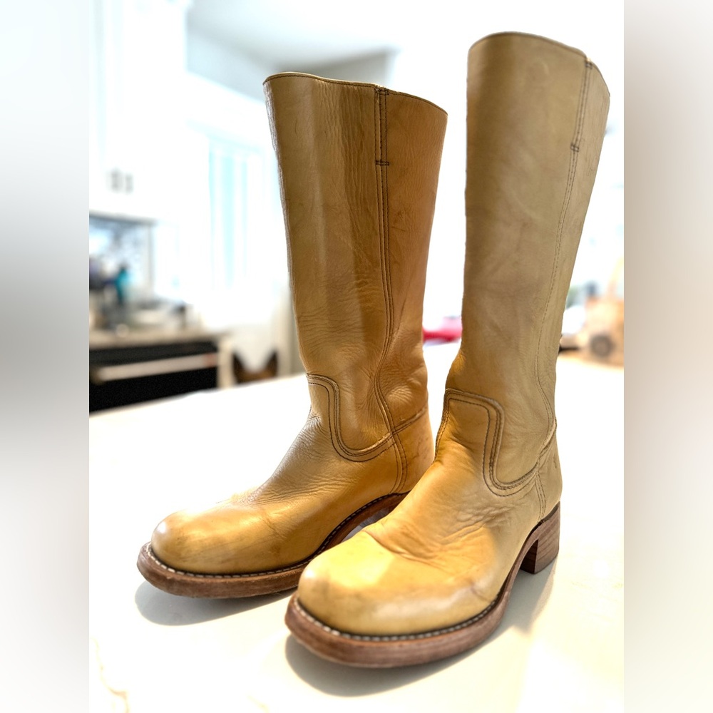 Women’s Frye Campus boot in rare Banana color sz 9